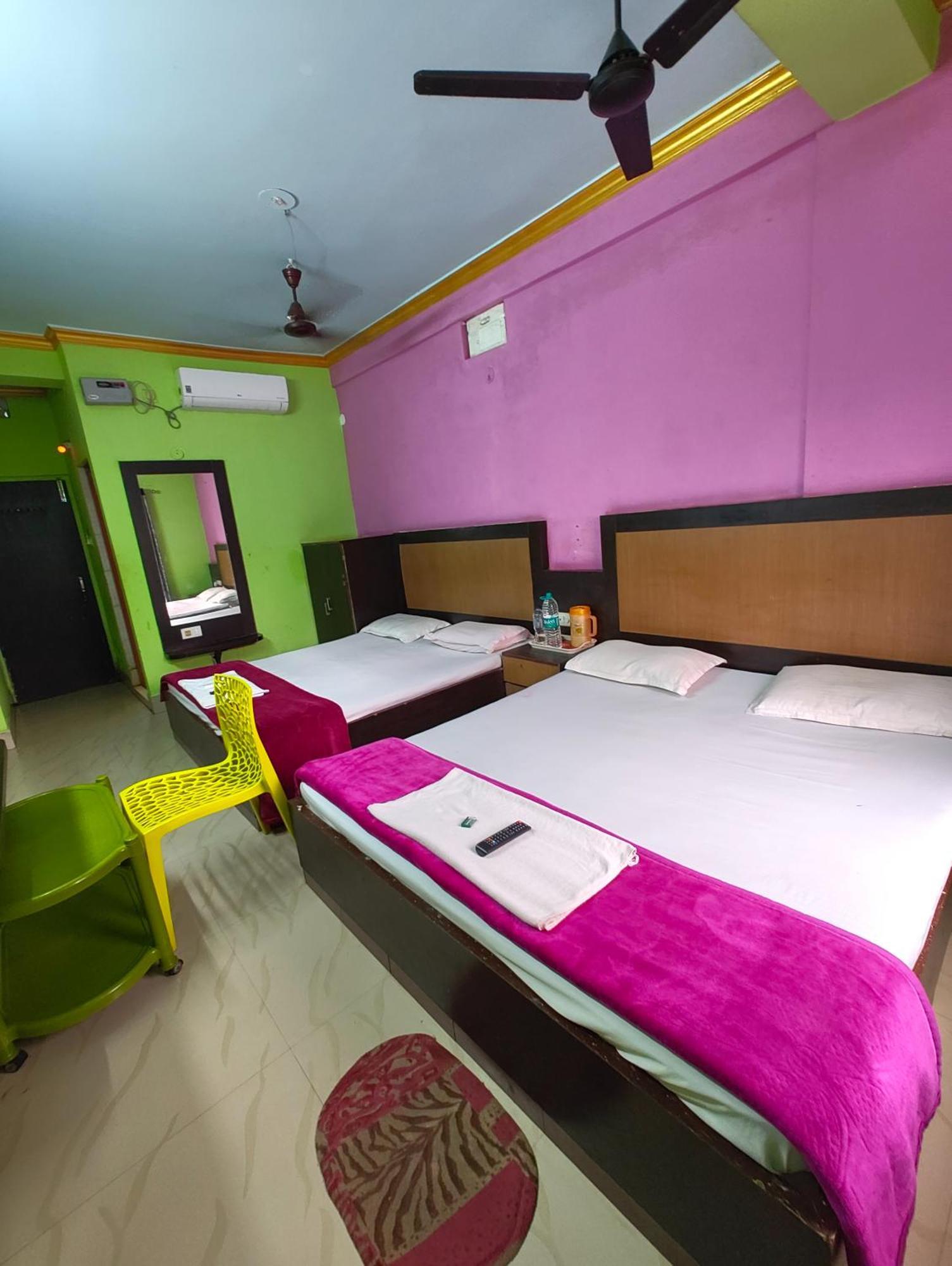 Goroomgo Samrat Palace Puri Near Sea Beach With Parking Facilities - Restaurant Available - Couple Friendly Buitenkant foto