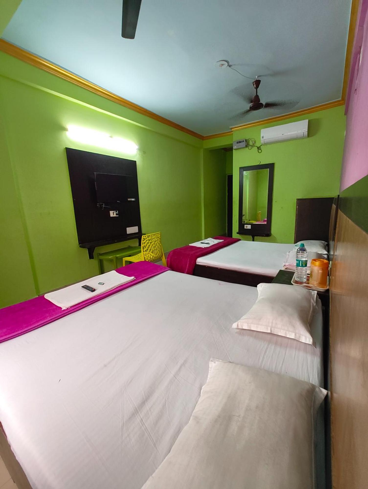 Goroomgo Samrat Palace Puri Near Sea Beach With Parking Facilities - Restaurant Available - Couple Friendly Buitenkant foto