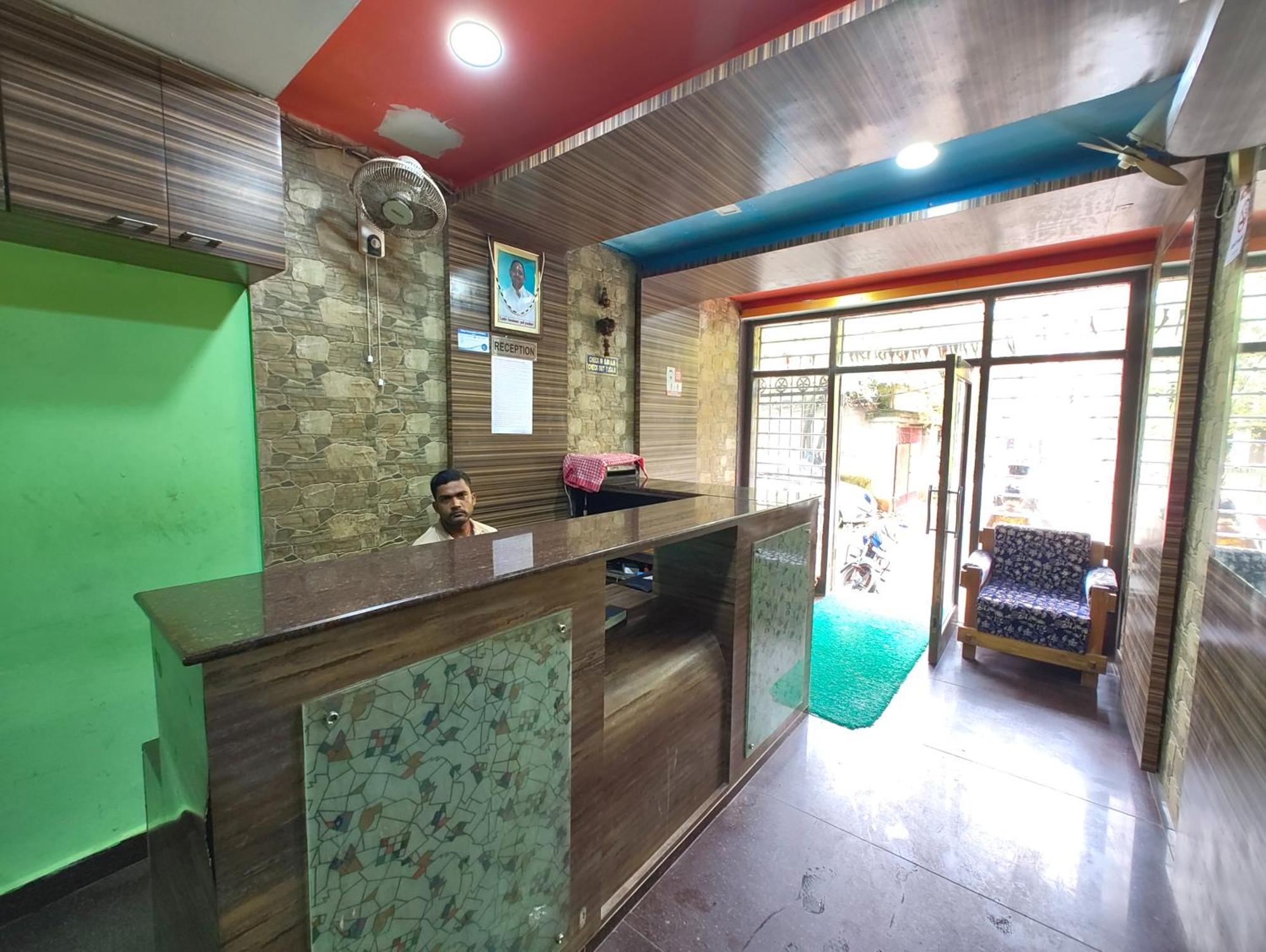 Goroomgo Samrat Palace Puri Near Sea Beach With Parking Facilities - Restaurant Available - Couple Friendly Buitenkant foto